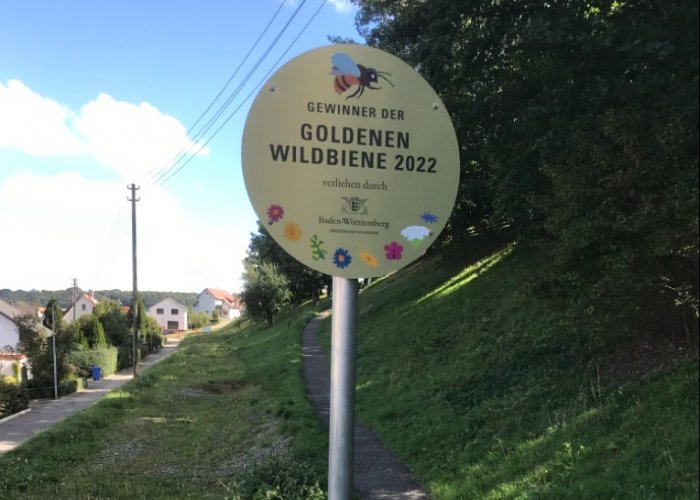 „Goldene Wildbiene“ für Warthausen